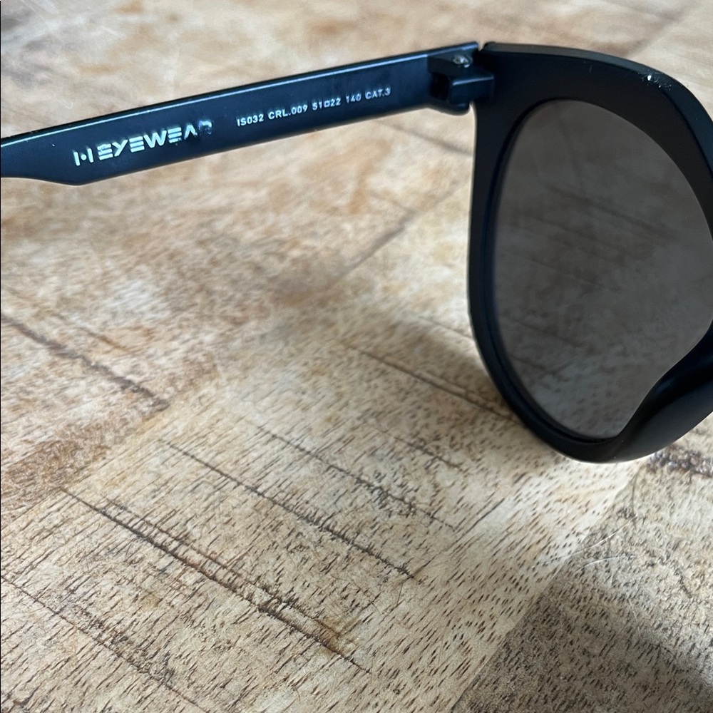 Stylish Black Patterned Sunglasses - image 4